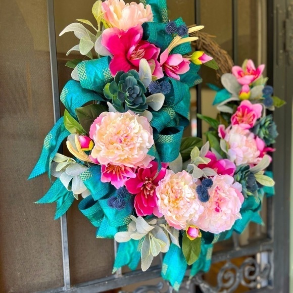 MAGNOLIA, PEONY, SUCCULENTS AND LAMBS EAR HANDCRAFTED WREATH - Picture 3 of 7